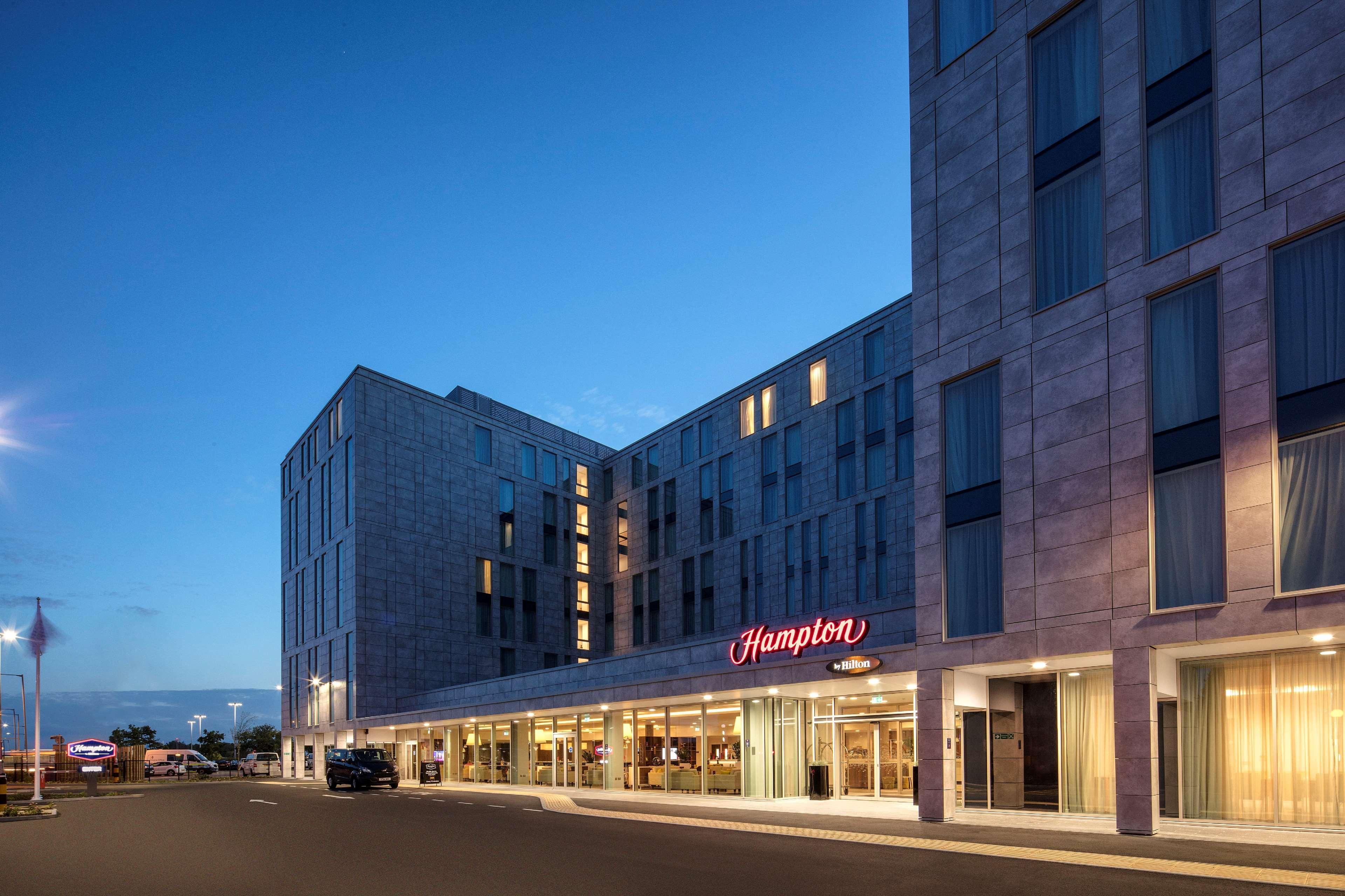 Hampton By Hilton London Stansted Airport Hotel Stansted Mountfitchet Exterior photo