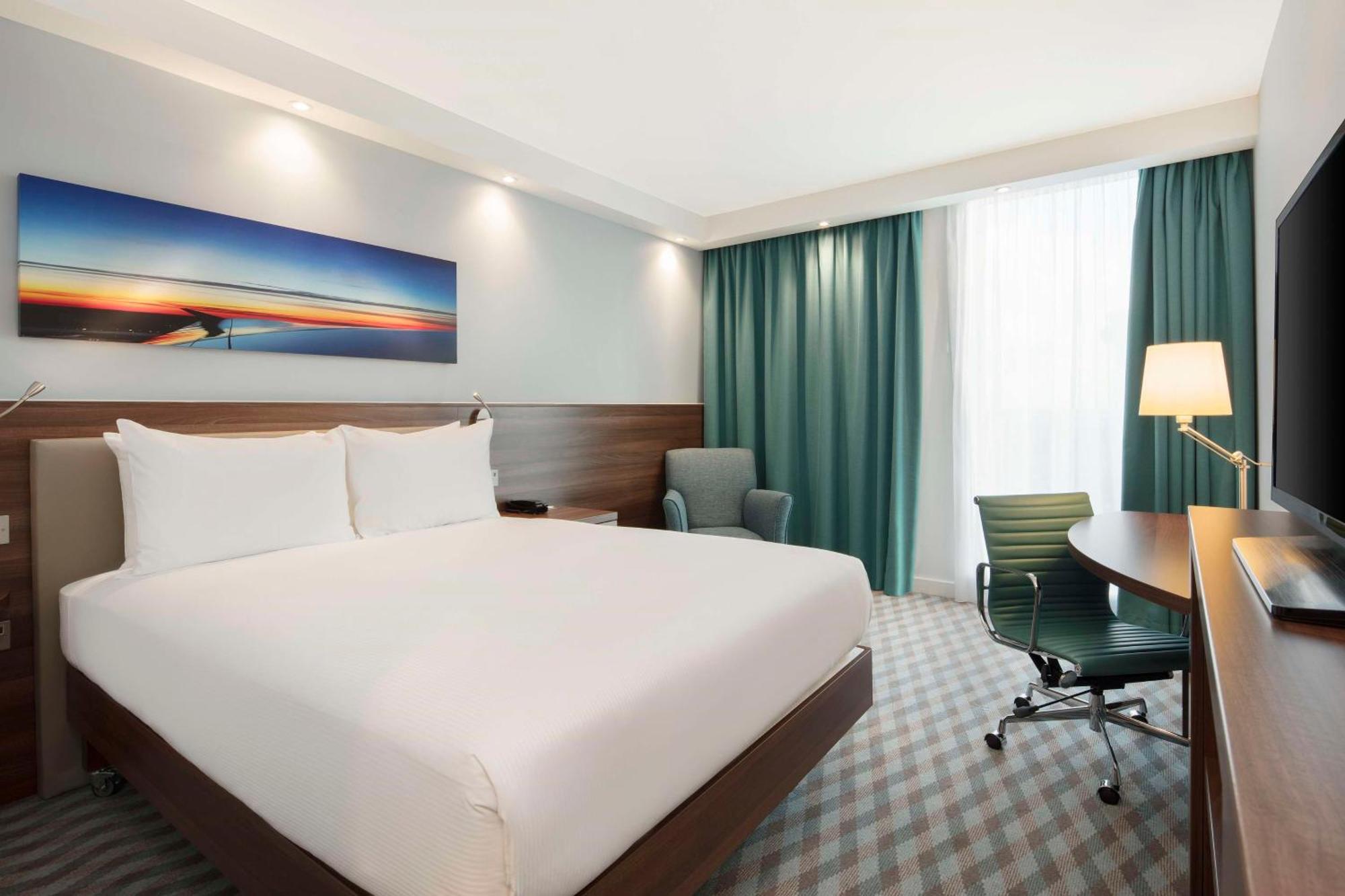 Hampton By Hilton London Stansted Airport Hotel Stansted Mountfitchet Exterior photo