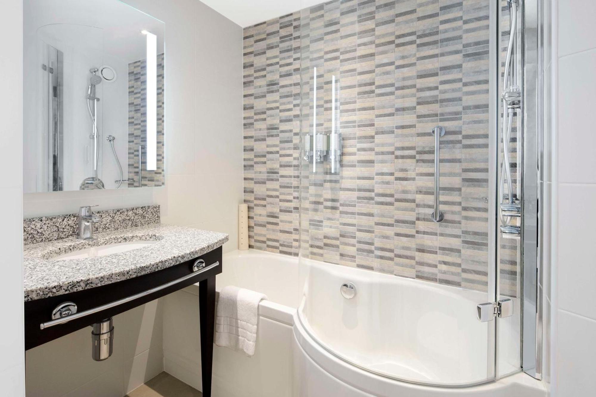 Hampton By Hilton London Stansted Airport Hotel Stansted Mountfitchet Exterior photo