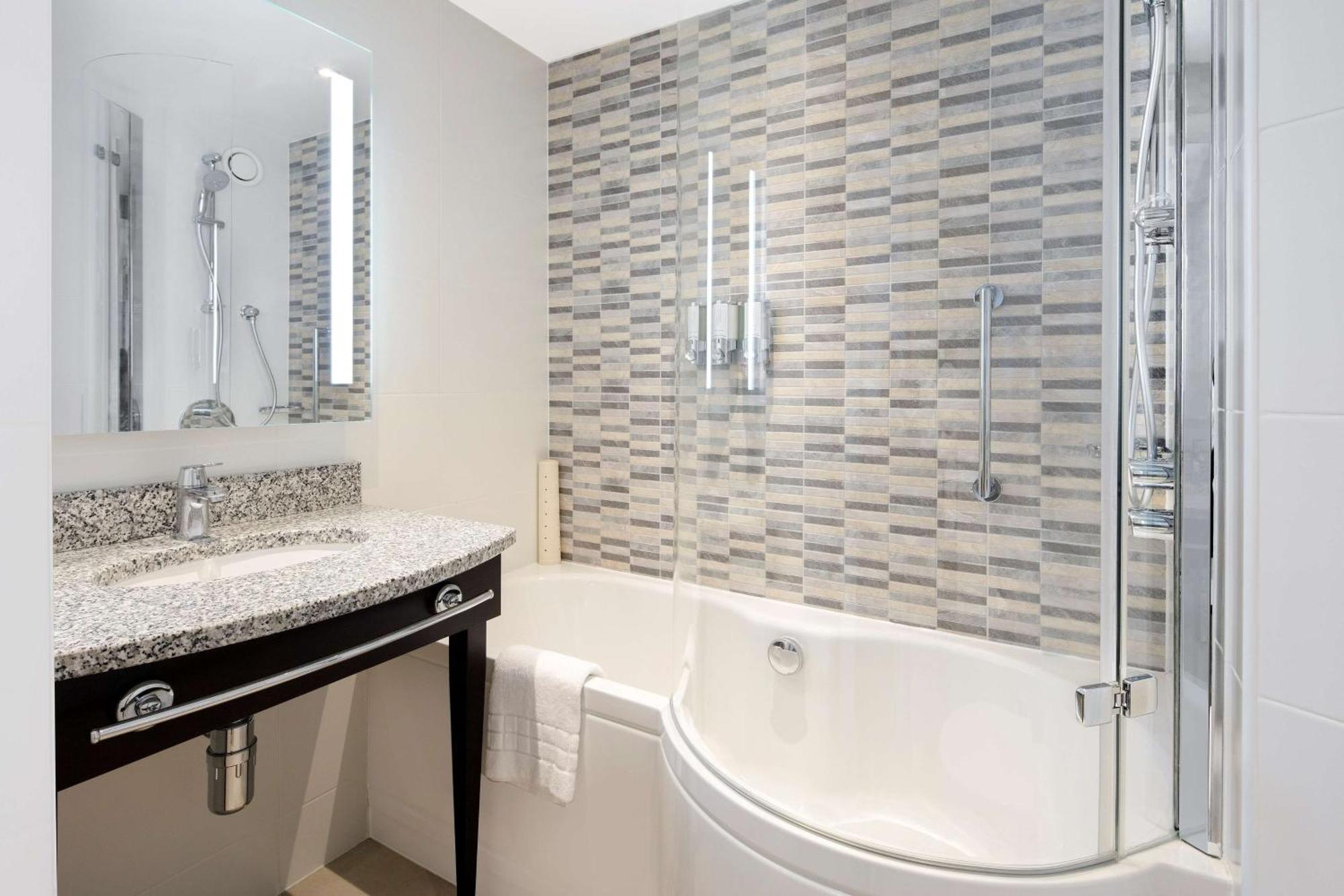 Hampton By Hilton London Stansted Airport Hotel Stansted Mountfitchet Exterior photo