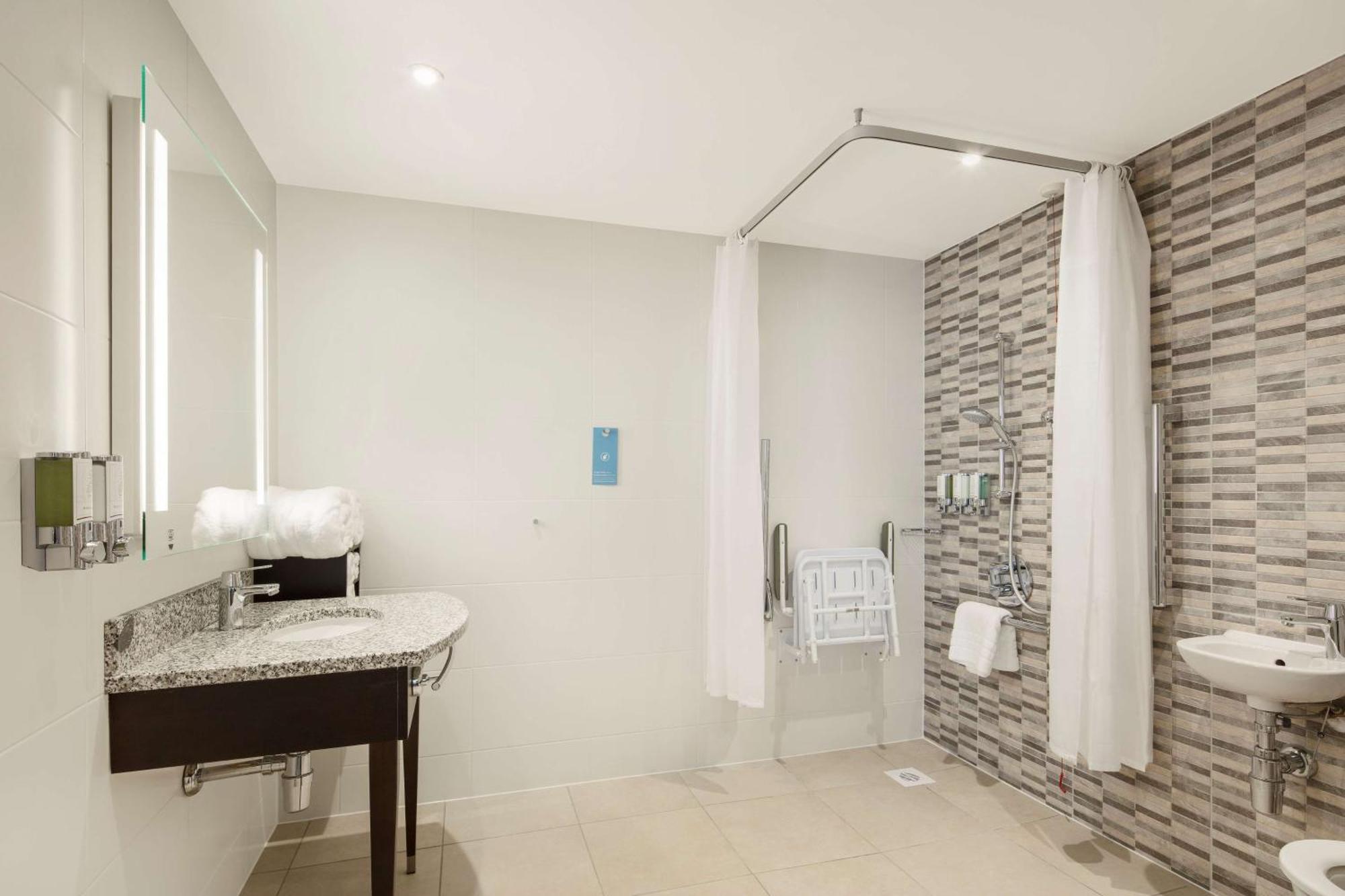 Hampton By Hilton London Stansted Airport Hotel Stansted Mountfitchet Exterior photo